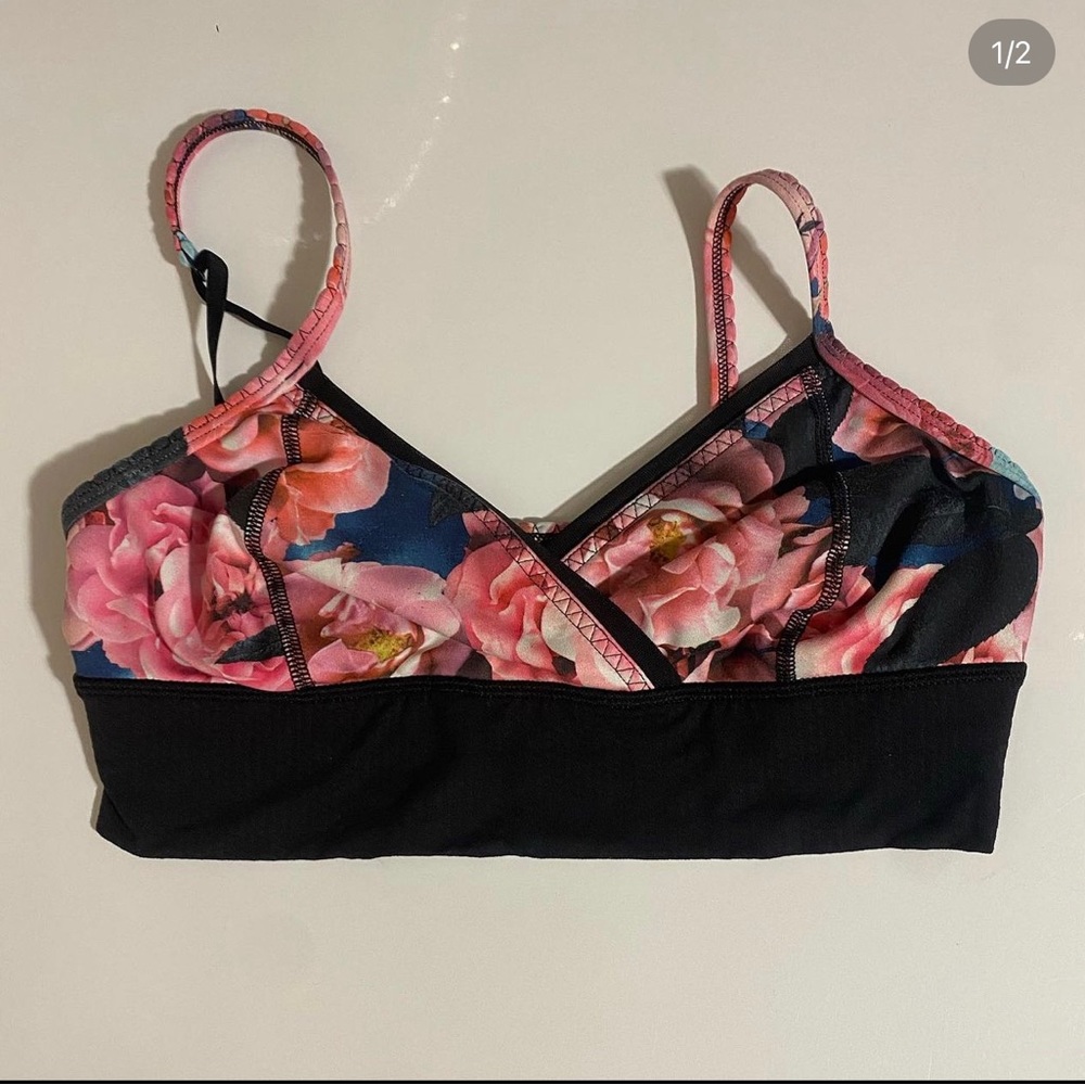 Lululemon sports bra